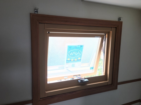【神戸六甲店】木製窓の劣化には、マドリモで簡単に窓交換！（宝塚市・T様邸）